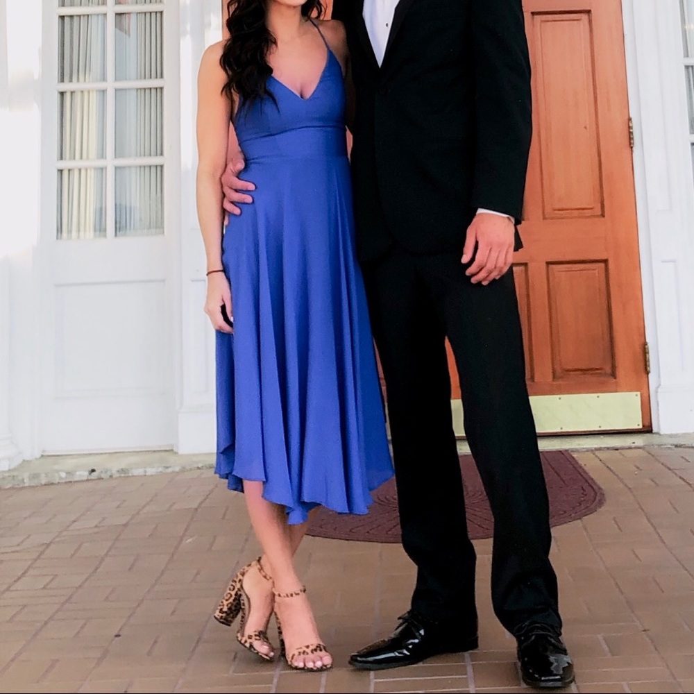 Lulu’s Troulos Lace-Up Midi Dress